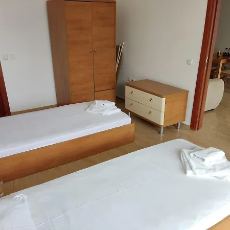 Apartment Grahams Spacious 2 Bed Apart For Rent At