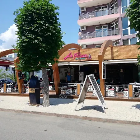 Grahams Spacious 2 Bed Apart For Rent At * Sunny Beach